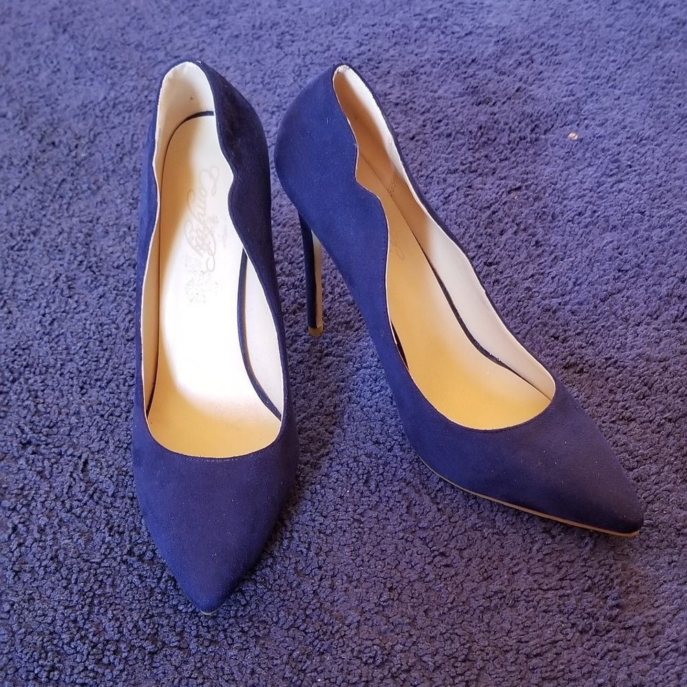 NWOB Blue suede heels
